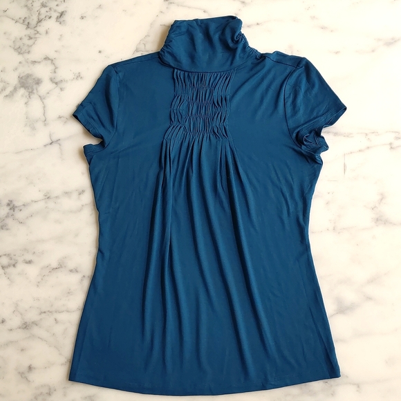 NWOT. The Limited Rayon and Spandex Front and Neck Design Short Sleeve Blouse. - Picture 2 of 6